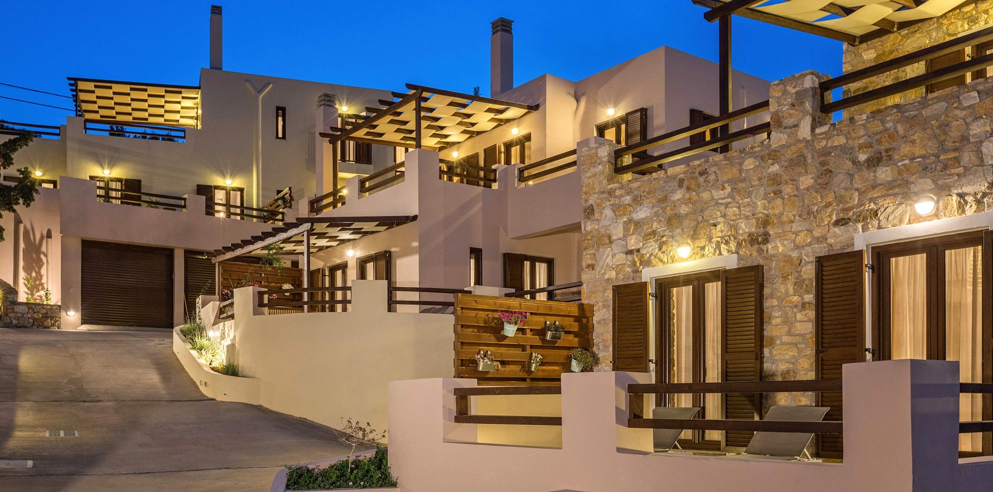 Night external view of Syra Suites residences in Syros island.